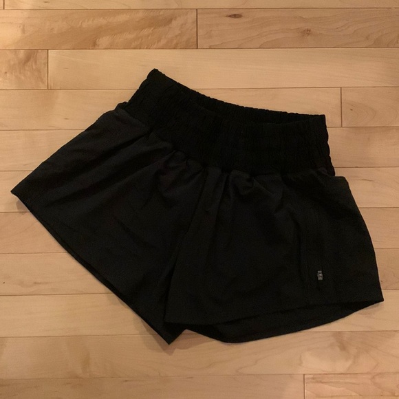 lululemon athletica Pants - Lululemon Tracker shorts